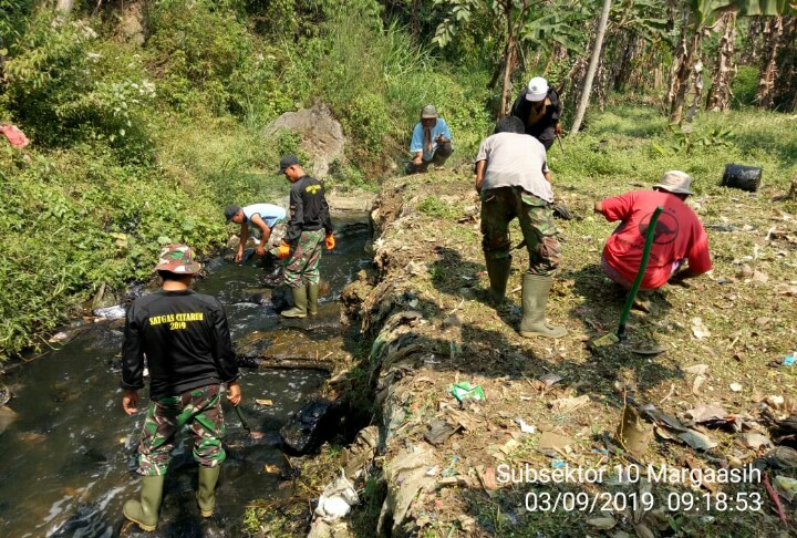 Satgas Citarum Sektor Giat Karya Bakti Di Bantaran Sungai Curug